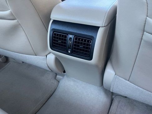 Used 2012 Toyota Camry XLE image 19