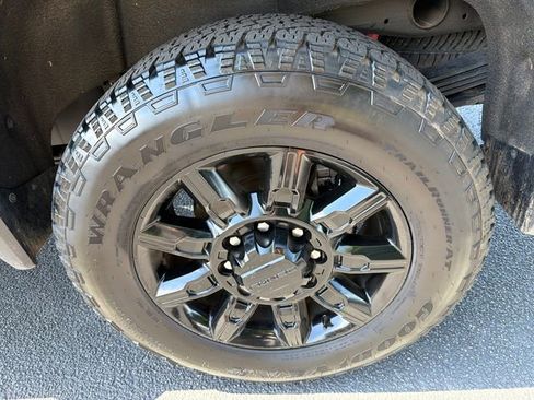 Certified 2025 GMC Sierra 2500 Denali Ultimate AWD/4WD image 19