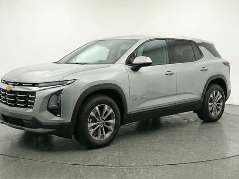 Used 2025 Chevrolet Equinox LT image 3