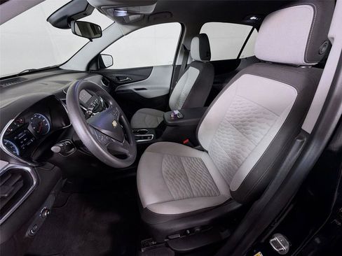 Used 2021 Chevrolet Equinox LS w/ LS Convenience Package FWD image 2