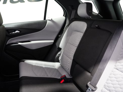 Used 2018 Chevrolet Equinox LS image 17