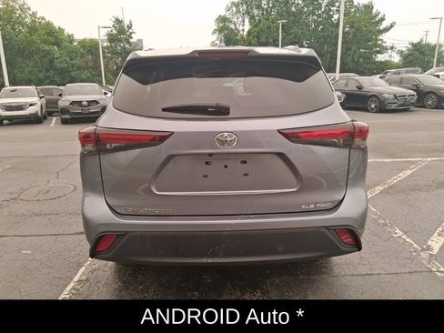 Used 2024 Toyota Highlander XLE AWD/4WD image 4