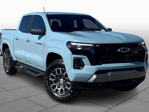 Used 2025 Chevrolet Colorado Z71 image 2