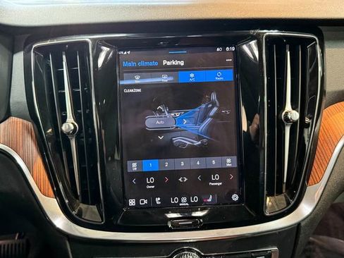 Used 2024 Volvo V60 B5 Cross Country Plus w/ Protection Package Premier image 47