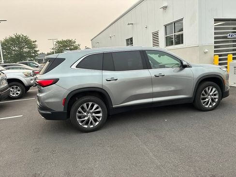 Used 2025 Buick Enclave Preferred AWD/4WD image 7