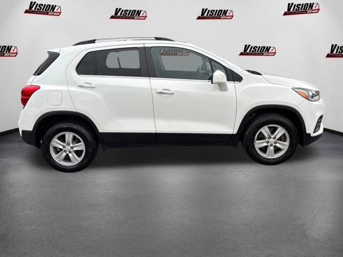 Used 2019 Chevrolet Trax LT w/ LT Convenience Package image 4