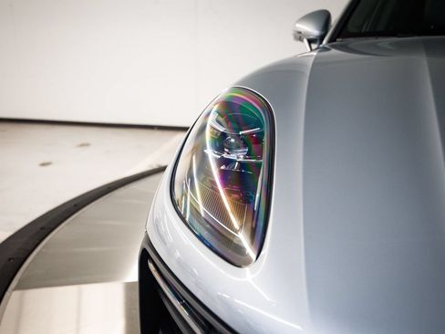 Certified 2024 Porsche Macan AWD/4WD image 13