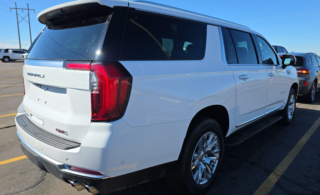 Used 2025 GMC Yukon XL Denali AWD/4WD image 3