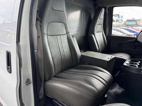 Used 2019 Chevrolet Express 3500 Extended w/ Driver Convenience Package RWD image 12