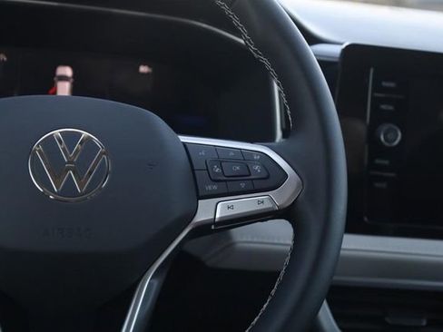 New 2026 Volkswagen Taos SE image 8