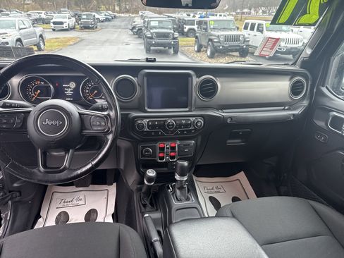 Used 2021 Jeep Gladiator Willys image 14