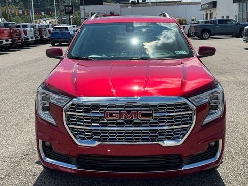Used 2024 GMC Terrain Denali w/ Denali Premium Package AWD/4WD image 8