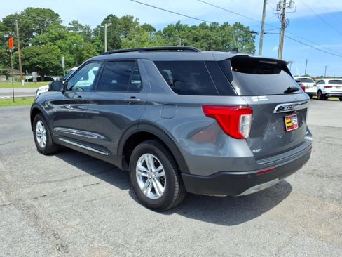 Used 2023 Ford Explorer XLT w/ Equipment Group 202A AWD/4WD image 3