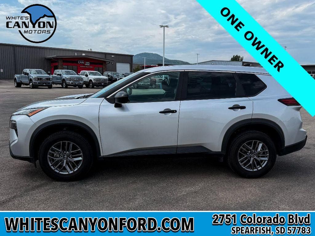 Used 2024 Nissan Rogue S AWD/4WD image 2