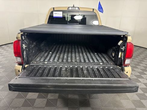 Used 2018 Toyota Tacoma TRD Off-Road w/ Technology Package AWD/4WD image 29