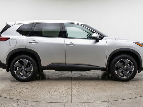 Used 2025 Nissan Rogue SV FWD image 11