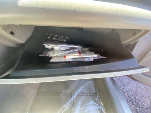 Used 2011 Toyota Camry XLE image 38