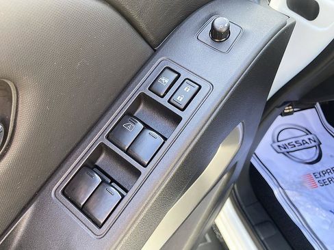 Used 2023 Nissan Frontier SV w/ Technology Package AWD/4WD image 5