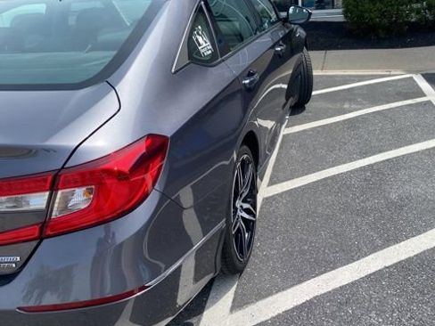 Used 2021 Honda Accord Touring image 6