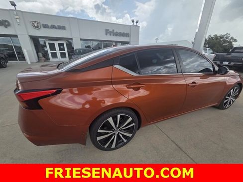 Used 2022 Nissan Altima 2.5 SR image 2