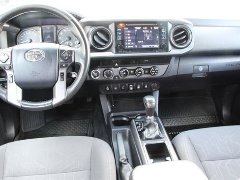 Used 2018 Toyota Tacoma TRD Sport w/ Technology Package AWD/4WD image 16