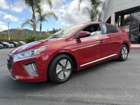 Used 2022 Hyundai Ioniq SE FWD image 25