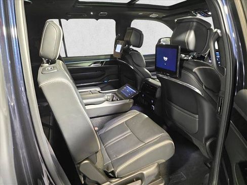 Used 2022 Jeep Grand Wagoneer Series II AWD/4WD image 11
