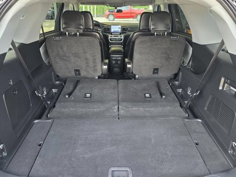 Used 2024 Ford Explorer XLT w/ Equipment Group 202A RWD image 11