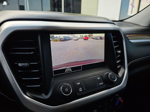Used 2023 GMC Acadia SLE image 33