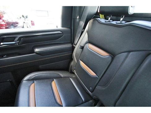 Used 2024 GMC Sierra 2500 AT4 w/ AT4 Preferred Package image 11