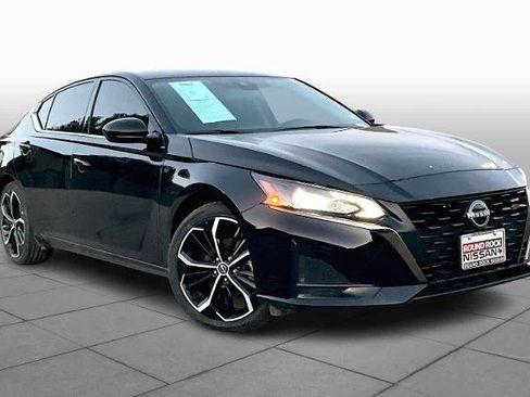 Certified 2024 Nissan Altima 2.5 SR image 3