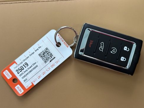 New 2025 Jeep Grand Cherokee Summit w/ Luxury Tech Group V image 30