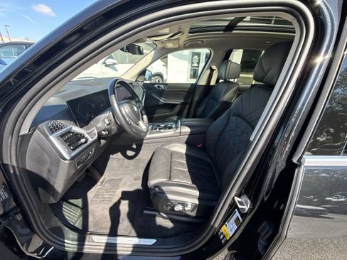 Used 2023 BMW X7 xDrive40i w/ Premium Package AWD/4WD image 9