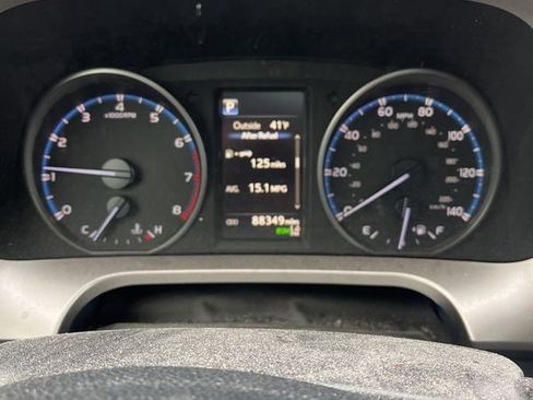 Used 2018 Toyota RAV4 XLE image 33