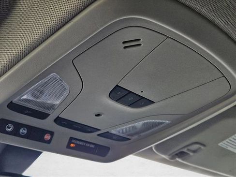 Used 2019 Chevrolet Impala Premier FWD image 13