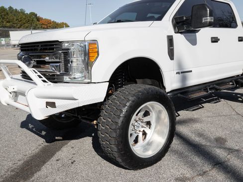Used 2017 Ford F250 XLT image 3