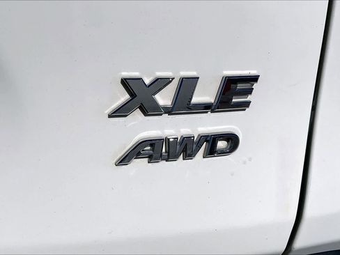 Used 2019 Toyota RAV4 XLE Premium w/ Cold Weather Package image 9