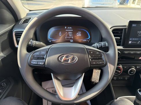 Used 2025 Hyundai Venue SE image 18