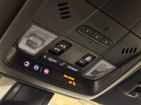 Certified 2025 Cadillac XT6 Luxury FWD image 24