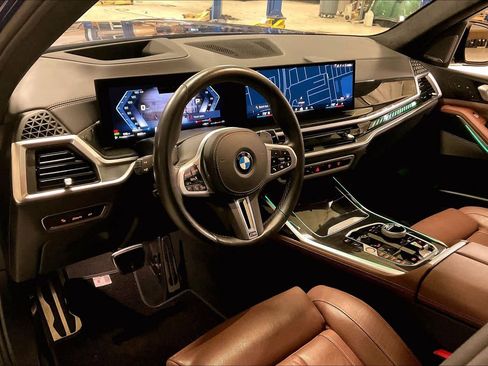Used 2025 BMW X7 M60i image 16