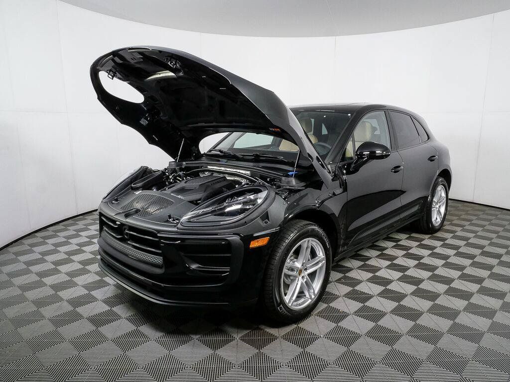Certified 2026 Porsche Macan AWD/4WD image 34