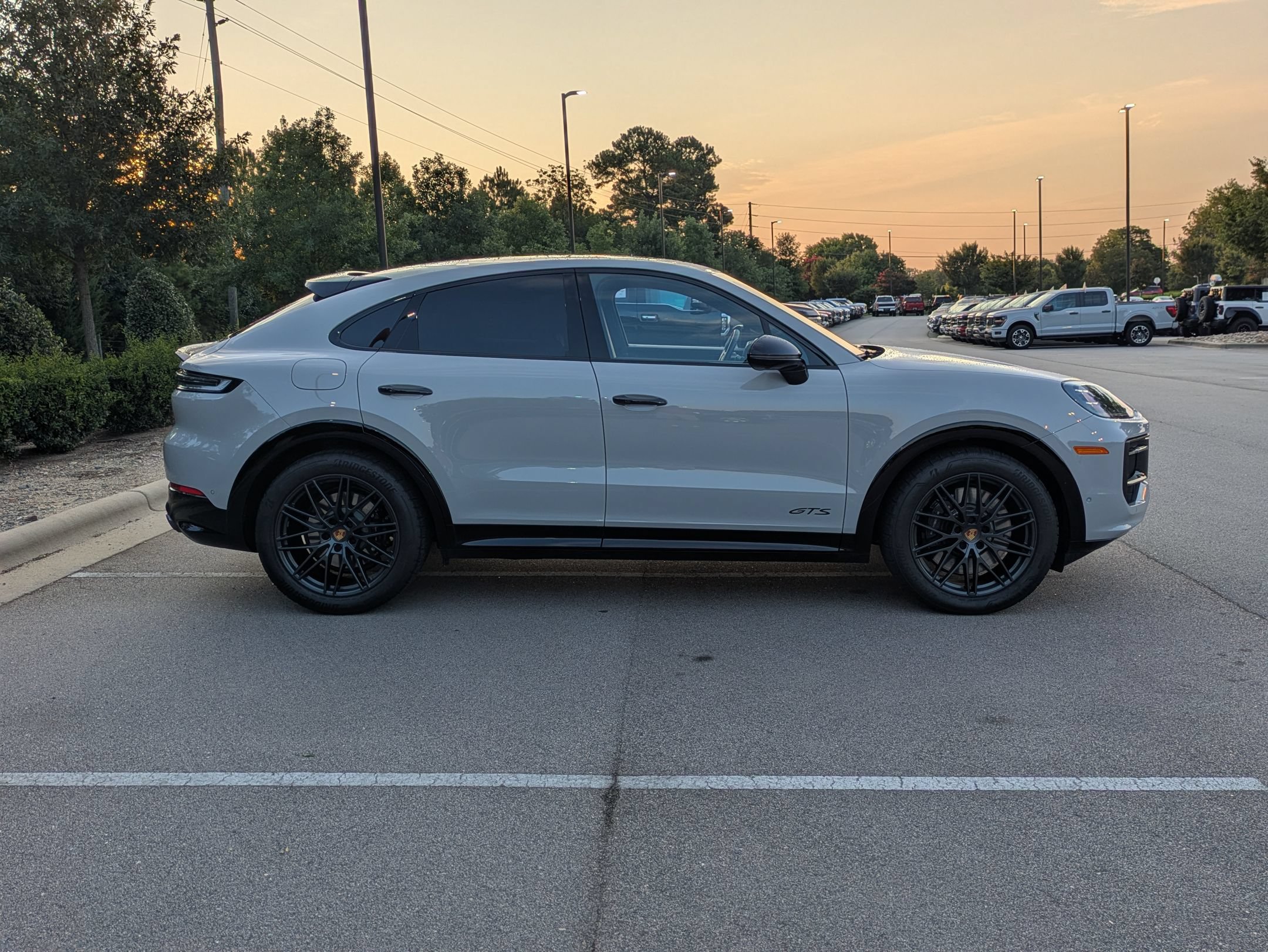 Used 2025 Porsche Cayenne GTS AWD/4WD image 3