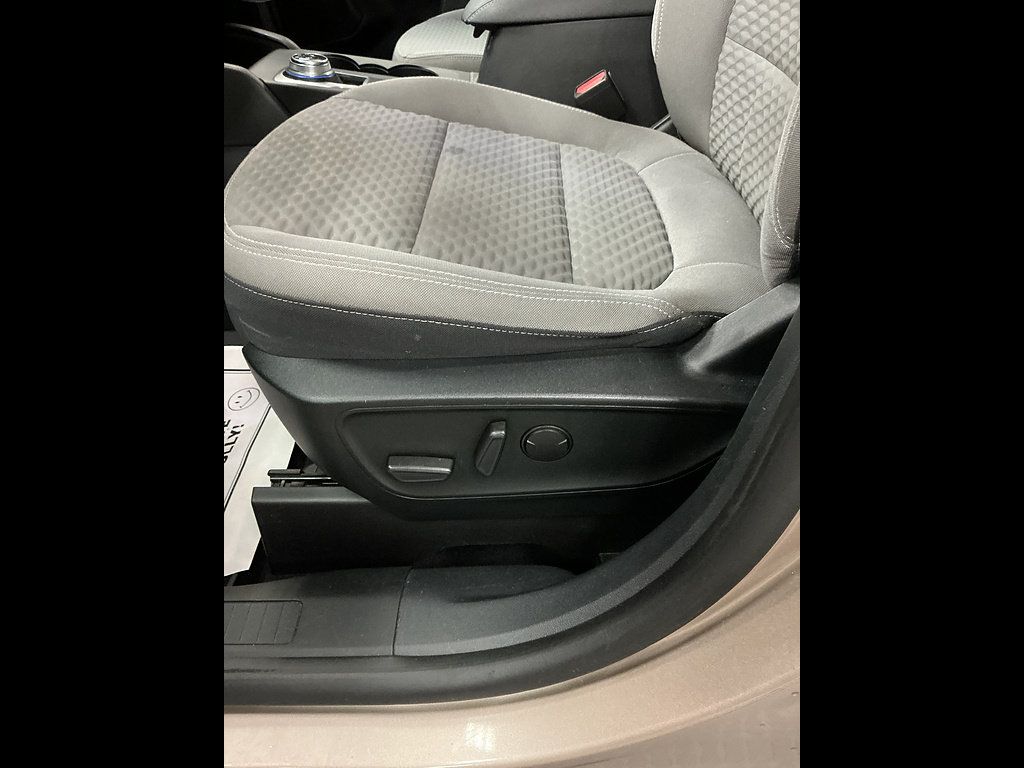Used 2020 Ford Escape SE FWD image 10