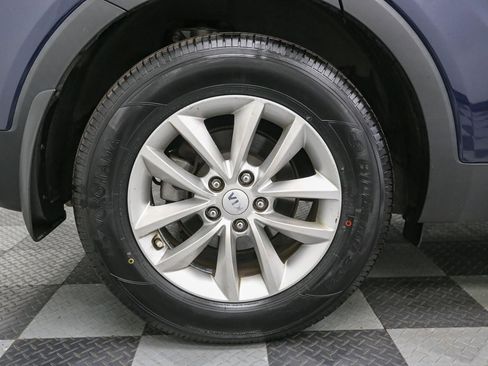 Used 2016 Kia Sorento LX w/ LX Convenience Package image 17