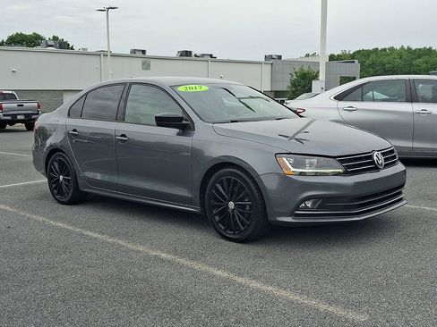 Used 2017 Volkswagen Jetta Sport FWD image 3