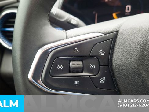 Used 2025 Chevrolet Trax LT w/ LT Convenience Package FWD image 31