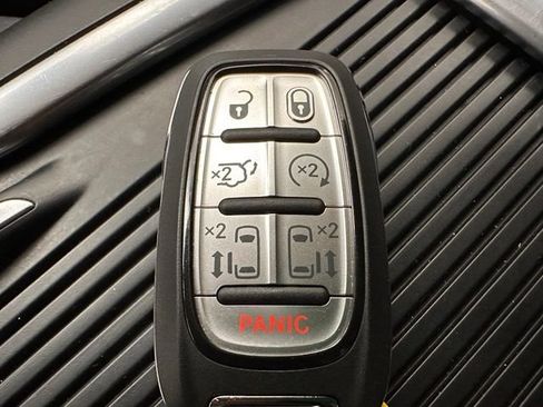 Used 2023 Chrysler Pacifica Touring-L FWD image 24