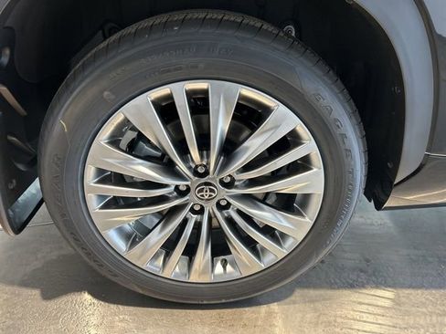 New 2026 Toyota Highlander Platinum AWD/4WD image 21