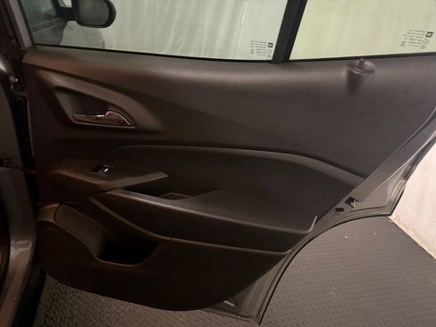 Used 2024 Chevrolet Trax RS w/ Sunroof Package image 28