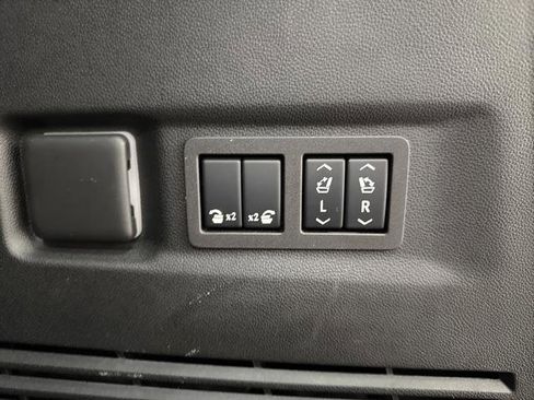 Used 2024 GMC Yukon XL Denali Ultimate image 18